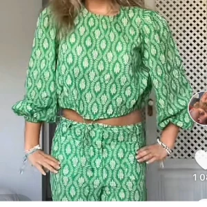 Zara set - SÖKER detta Zara set i storlek L i båda delarna!! Hör av er om ni säljer!!🙏🏻😍