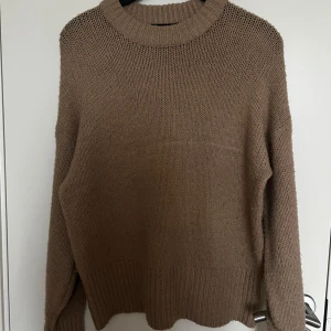 Stickad tröja  - Beige/brun stickad tröja från Lager 157 i storlek Xs/S  Nypris 150kr, mitt pris 90kr , köparen står för frakten💞
