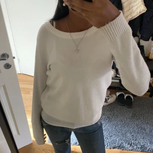 Vit stickad tröja🤍 - Säljer den då den inte kommer till användning🤍det är bara att klicka på köp nu🤍 