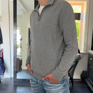 Bondelid halfzip  - nypris 700. Mitt pris 400, knappt använd.  Billigare i snabb affär.