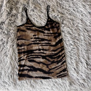 Tigermönstrat linne - Linne