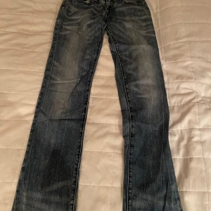 Low Waist jeans från Levis - Säljer dessa Low Waist jeans från Levis storlek 27 i mycket fint skick