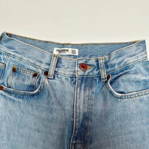 Pull & Bear - Patchwork Jeans - Pull & Bear ljusa jeans med patchwork detaljer. Änvända få gånger, tyvärr för små nu😢 Recommend om man är lång som jag (183cm).