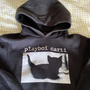 Playboi carti hoodie - Playboi carti whole lotta red hoodie Inte alls använd mycket på sistone Jätteskön o trevlig med stor skön luva rǝp
