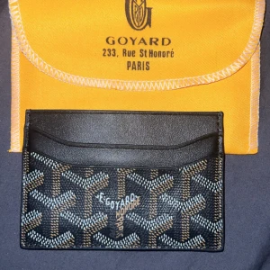 Plånbok - Helt ny plånbok/korthållare. Allt på bilden kommer med. För frågor kontakta mig!