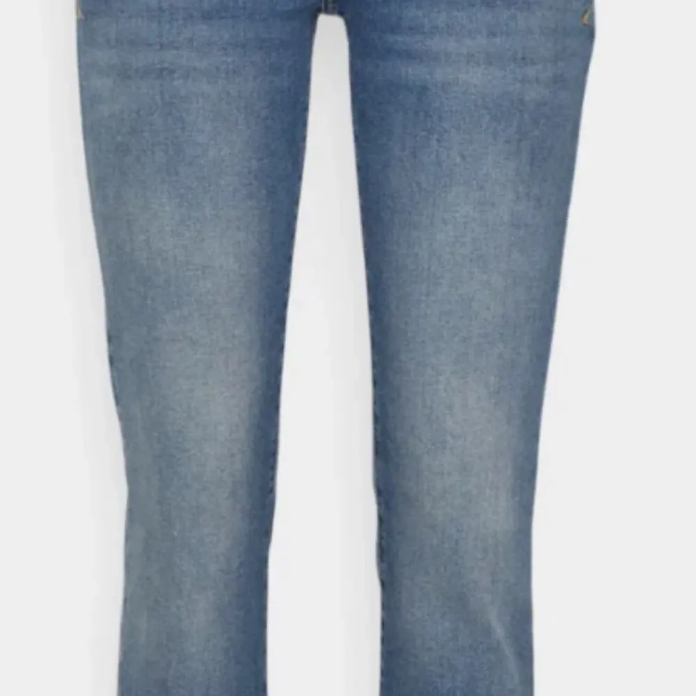 Ltb jeans i valerie, säljer pga av att de var för stora för mig 😓😓köpt för 650 säljer för 500 behöver pengarna, passade mig perfekt i längden är 165 . Jeans & Byxor.