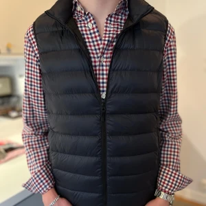 Hackett London Skjorta  - Rutig Hackett London skjorta med eleganta detaljer! är 185cm & 70kg | Nypris: 1299kr - Mitt pris: 199kr