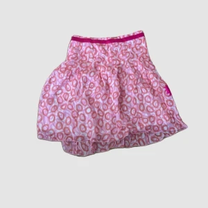 Äkta vintage 70-tals mönstrad kjol - Vintage rosa kjol från 70-talet ärvde den av min mormor men tyvärr är den för stor för mig