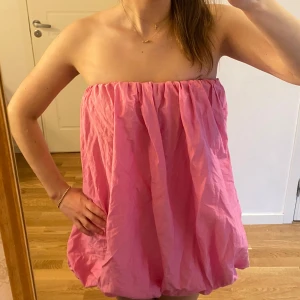 Ballongklänning från zara  - Fint skick , storlek s
