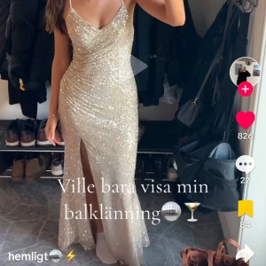 Glittrig balklänning - Söker denna balklänningen  xs s 32 34/36