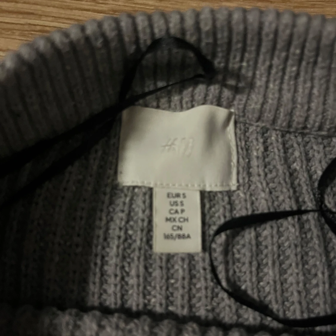 Grå och vit randig tröja från H&M - 1