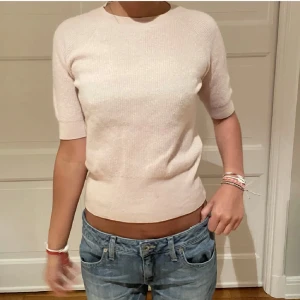 rosa tröja i 100% kashmir  - Jättefin rosa kashmirtröja❤️‍🔥storlek xs i 100% Kashmir❤️supermjuk och fin modell!!.