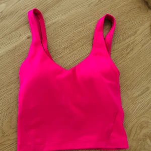 Ny Snygg rosa topp träningstopp träningsbh sportbh cerise Hollister xxs - Ny jätteskönt tyg Uttagbart vaddering   Gilly hicks Hollister