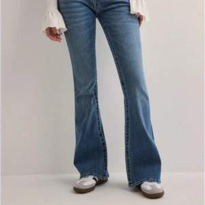 Blå bootcut jeans från True Religion - True religion jeans i storlek 26 i fint nästan ny skick.