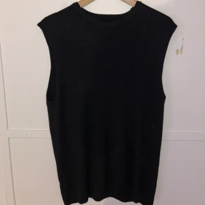 Väst - Svart väst från Asos design