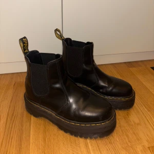 Dr.Martens plattform - Storlek 38, använda 5-10 gånger. Hög sula.