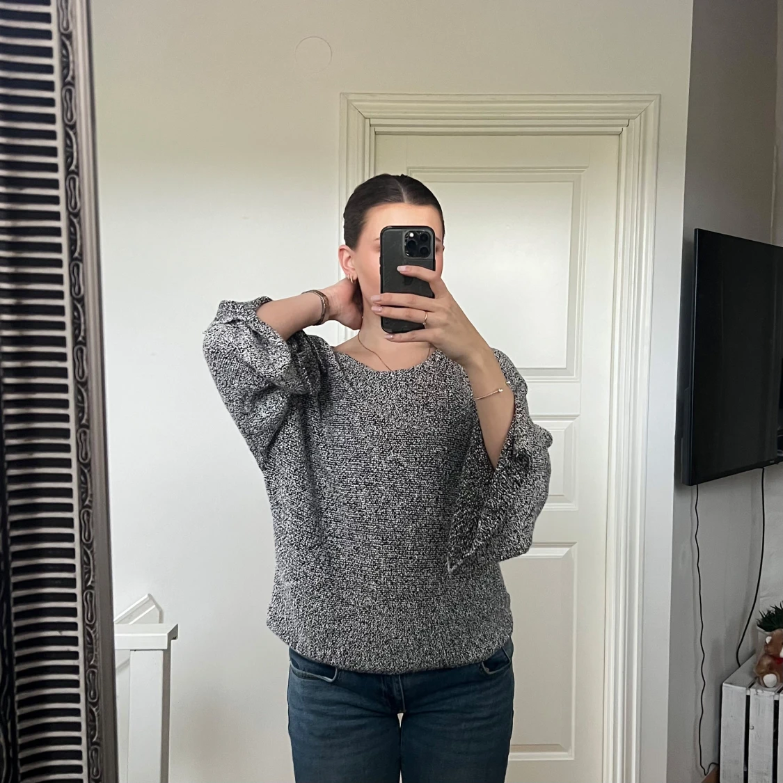 Grå stickad tröja - 2