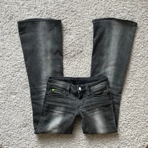 Lågmidjade jeans  - Jättesnygga lågmidjade bootcut jeans från cheap monday! Helt slutsålda🙌🏼