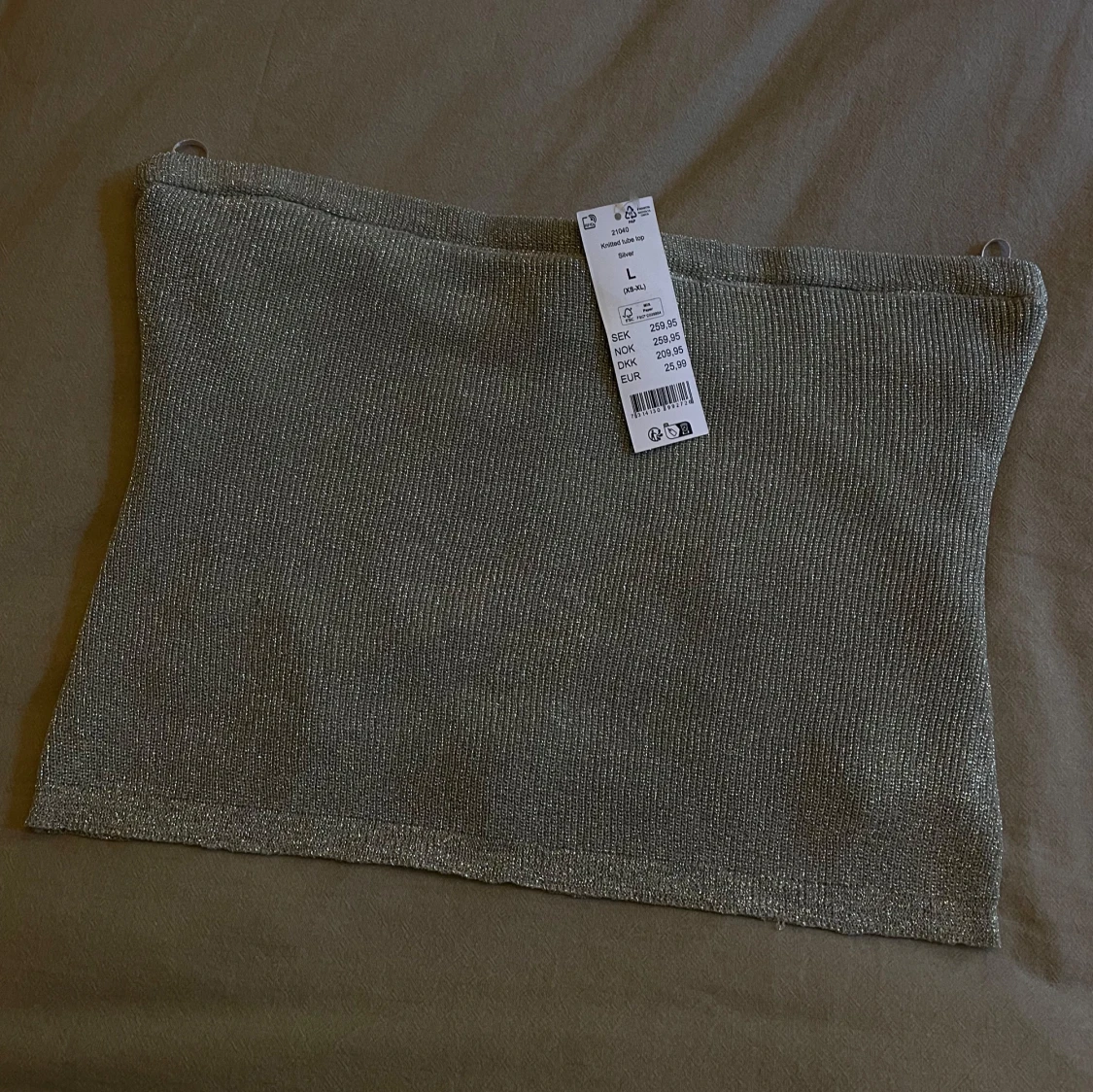 Silverfärgad tubtopp från Gina Tricot