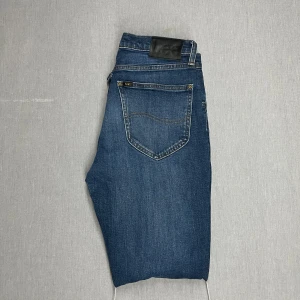 Slimfit lee jeans - Snygga Lee jeans i modellen Austin. Skick 9/10 har knappt använt de. Storlek W29 L32. Skriv för fler bilder eller vid funderingar 😁🙌