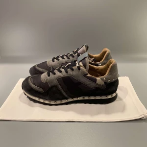 Feta Valentino rockrunners - Riktigt fräscha skor som man inte ser så ofta. Pris kan diskuteras 