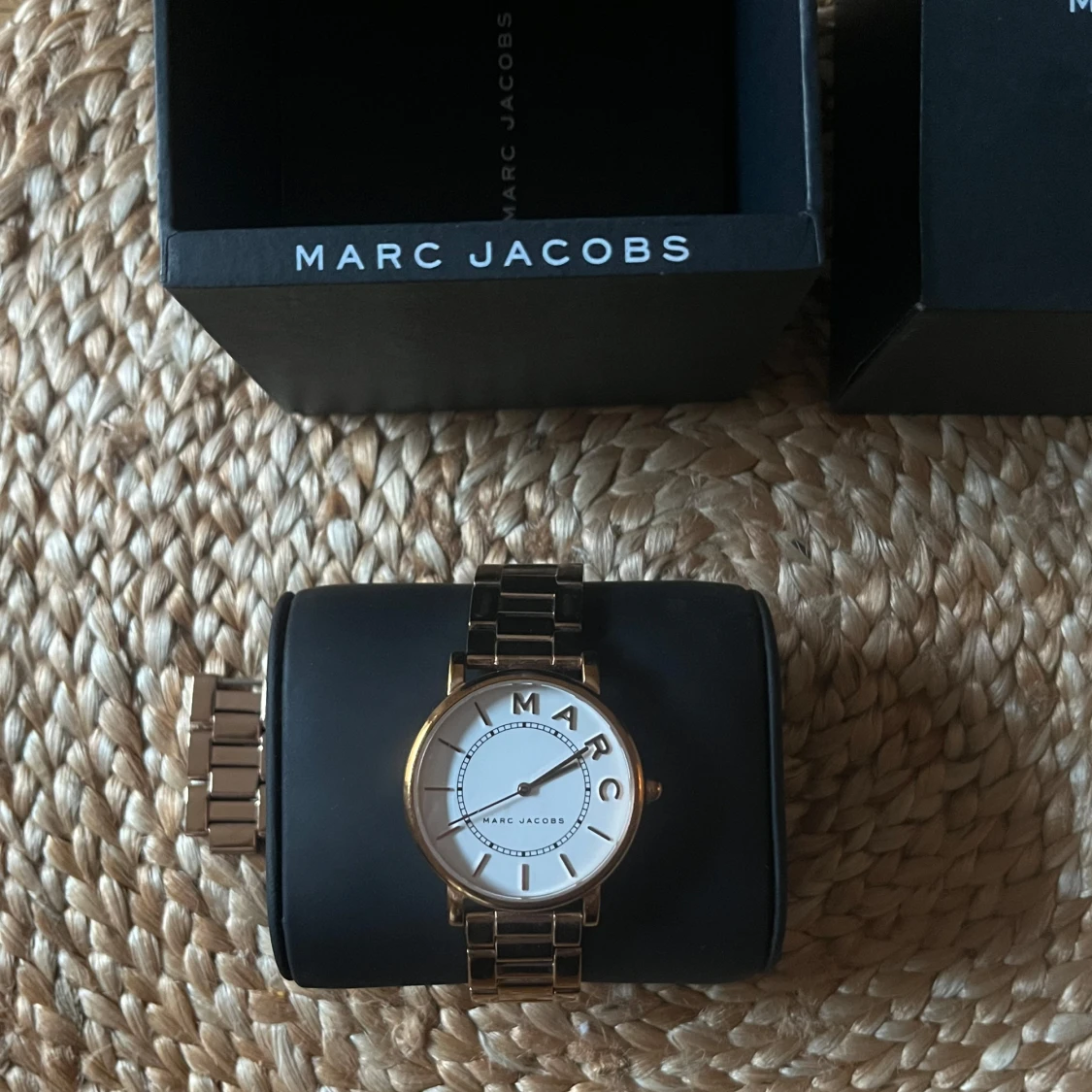 Guldfärgad klocka från Marc Jacobs