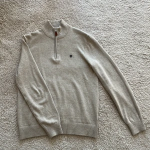 Morris Halfzip - Morris Halfzip | Stl Small | Nyskick, 10/10 | Använd endast ett fåtal gånger, säljer då den inte kommer till användning | Pris 399kr | MvH Wiggo