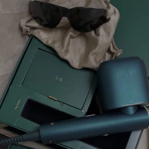 Laser hårborttagning maskin - Oanvänd, nypris ca 6 tusen. Kartongen har gått lite i sönder, ingår allt på bilden. IPL laser.  Priset går att diskutera. 