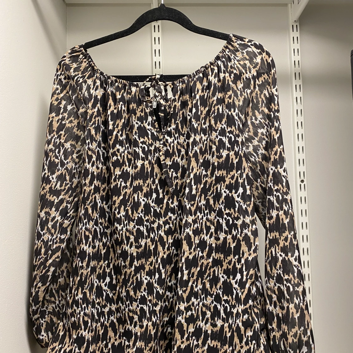 Mönstrad blus från H&M