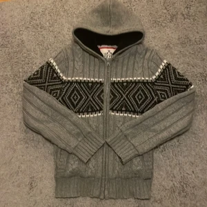 Fodrad cardigan - Från fodrad cardigan 8/10 skick. Skriv vid frågor!