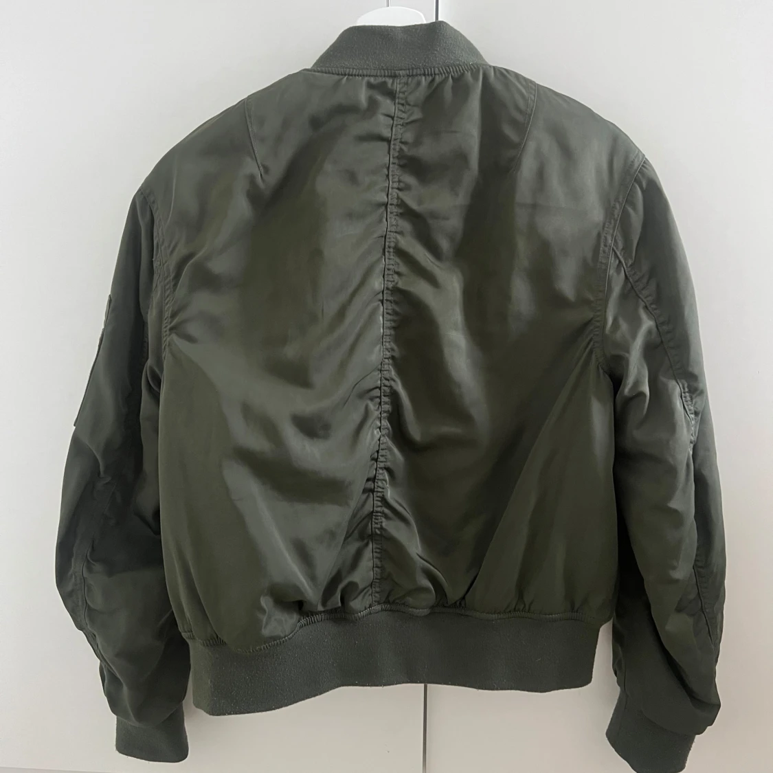 Olivgrön bomberjacka - 2