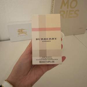 Burberry parfym endast testad  Köpt för 1160kr