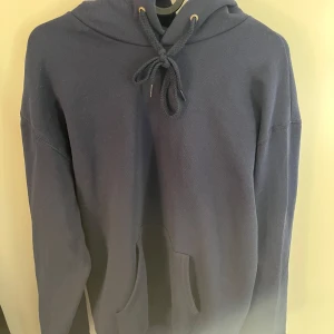 Hoodie - Säljer en jättefin hoodie i storlek M