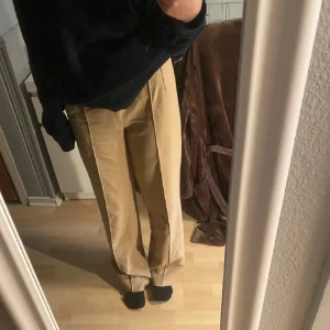 Zara kostymbyxa  - Kostymbyxor från Zara som tyvärr blivit för stora 