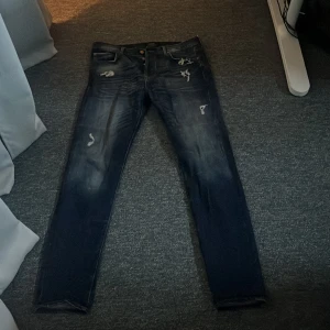 Premium Jeans - Haft i garderoben, aldrig använt. Pris kan diskuteras vid snabb affär!