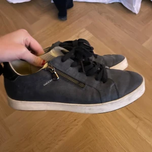 Coola skor!  - Jätte fina blåa skor från märket Geox! Aldrig använda men köpta secondhand! 