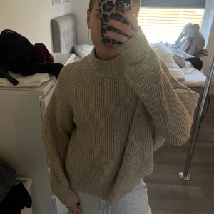 Höstig kofta - Begige mysig kofta från h&m Strl S men den är oversized Inga defekter 