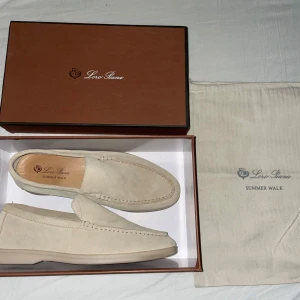 Loro piana skor - Loro piana skor använt en gång i storlek 41. Låda och påse finns.