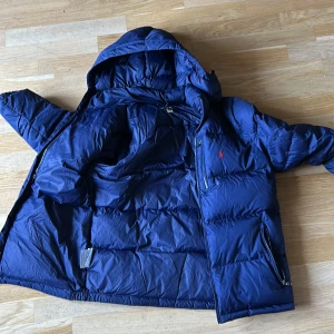 Ralph Lauren Jacka Mörkblå  - Ny Ralphlauren jacka Size S och M, pris går att diskuteras