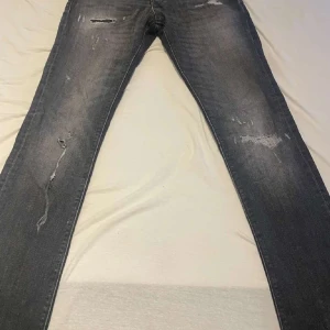 Jack&jones - Säljer dessa riktigt feta Jack&Jones jeans! Modell Slim Glenn så dom är slimfit. Storlek 28/32