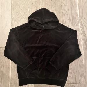 Brown Oversized Towel-Like material Hoodie (XS) - H&M - Size: EUR XS (175/84A)  Pre-owned, Barely worn, like new  Colour: Brown  Soft towel-like material H&M  Oversized  