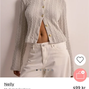 Cardigan  - Säljer denna cardigan från Nelly som endast är använd en gång💕köptes för 499