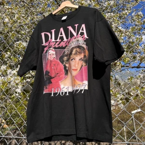 Princess Diana graphic tee  - Strl:XL