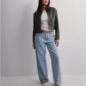 Skinnjacka Nelly  - Säljer denna skinnjackan från Nelly. Helt oanvänd och helt ny. Säljer pga fel storlek. Storlek xxs. Pris kan diskuteras! 