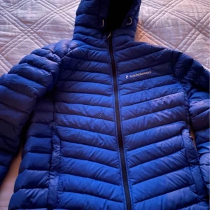 Blå Peak performance jacka - Mycket bra skick Nypris runt 3000