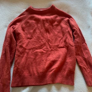 Tröja - Mysig tröja i stl M från Cubus. Passar mer som stl S skulle jag säga.  Säljer för 70kr 
