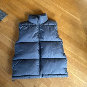 Oversized väst  - Väst i nyskick i storlek XS. Köpt ifrån Bik bok