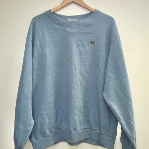 Vintage Lacoste sweatshirt - Liten fläck på framsidan (bild 3)