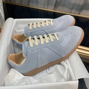 Maison margiela intressekoll  - Hej, detta är intressekoll på maison margielas som finns i storlek 39-43 Finns i fler färger kom privat för mer bilder.