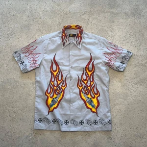 Y2k skjorta !! - y2k skjorta  I bra skick, om ni har frågor skriv privat👽